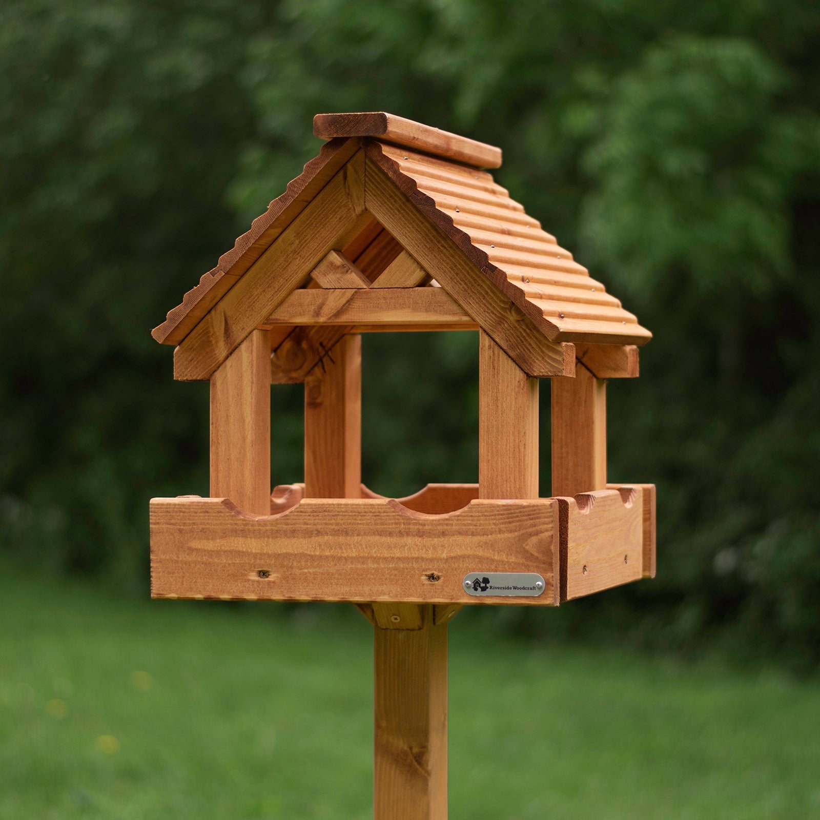 Riverside Woodcraft Lodge Wooden Roof Bird Table – RiversideWoodcraft